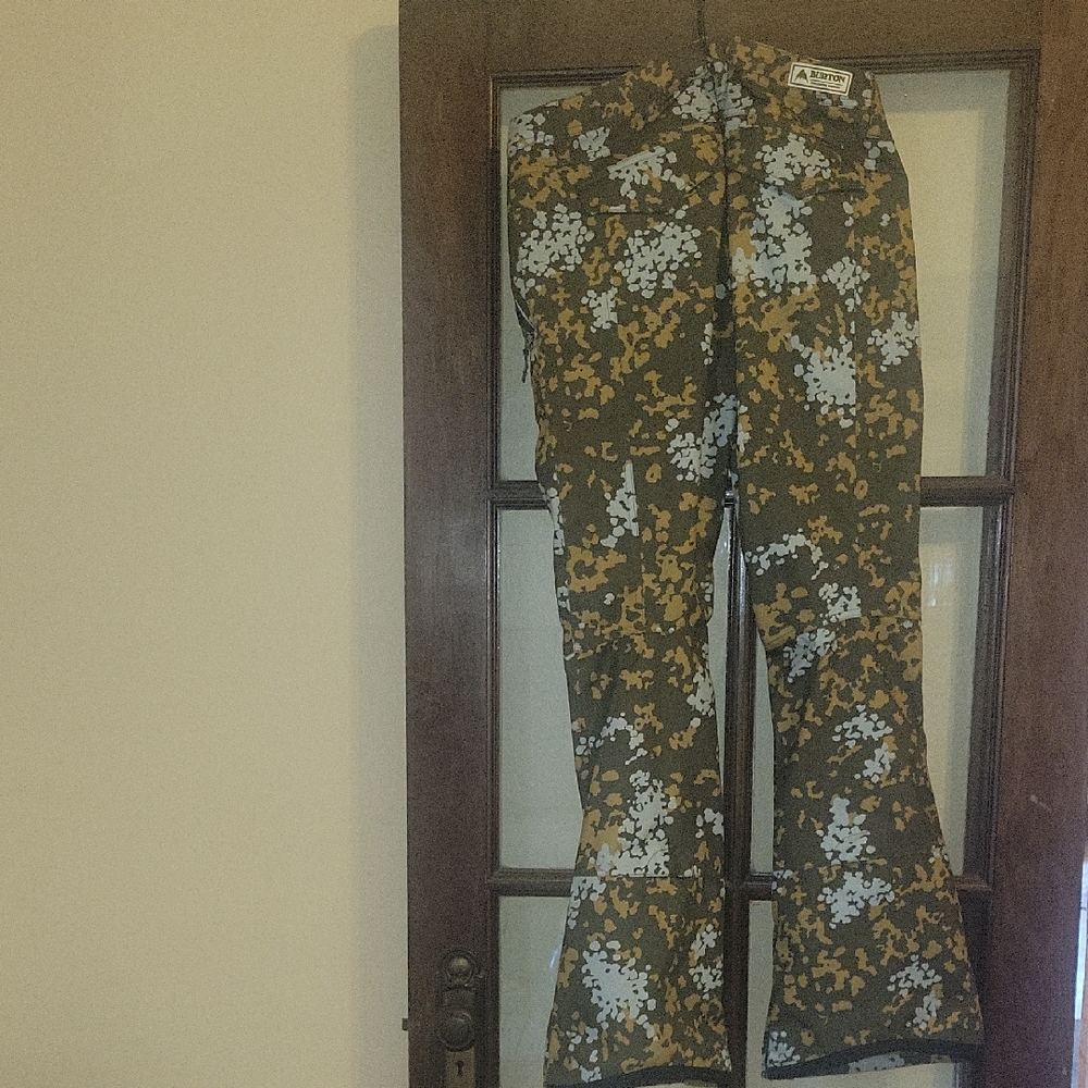 Burton Camouflage Women's Snowboard Pants - Green and Brown